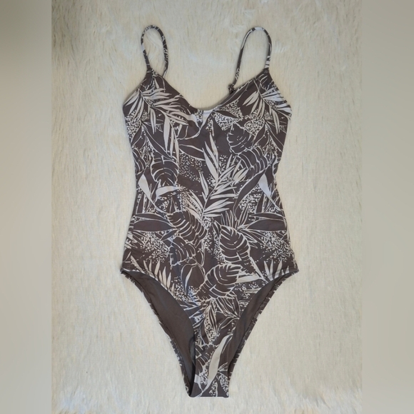 Vuori Heat Wave One Piece Chia Palm Swim Suite - Picture 4 of 5